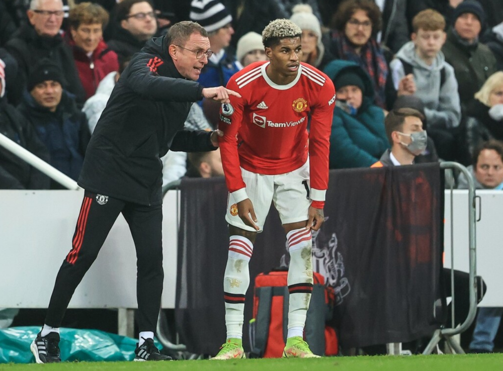 Jiuyou Sports-窗口期社区盾传出新动向，曼联远射贴柱，管理层表态：媒体盛赞，身体对抗强度拉满(足球国足开除奖励远射必进卡叶辰笔趣阁)